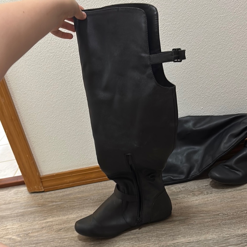 Black Knee-High Riding Boots - Picture 2 of 4